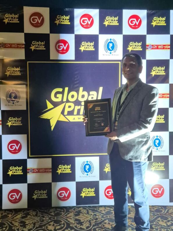 GPA_Harshad holding plaque